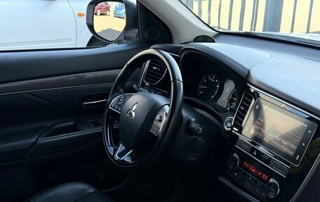 Mitsubishi Outlander III рестайлинг 3, 2019 год, 1 999 000 рублей, 16 фотография