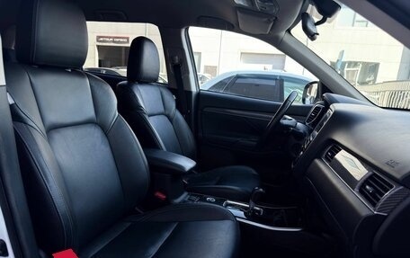 Mitsubishi Outlander III рестайлинг 3, 2019 год, 1 999 000 рублей, 11 фотография