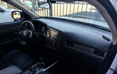 Mitsubishi Outlander III рестайлинг 3, 2019 год, 1 999 000 рублей, 14 фотография