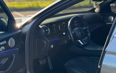 Mercedes-Benz E-Класс, 2022 год, 5 000 000 рублей, 9 фотография