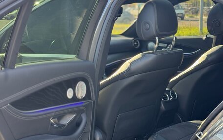Mercedes-Benz E-Класс, 2022 год, 5 000 000 рублей, 15 фотография