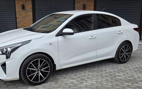 KIA Rio IV, 2022 год, 1 680 000 рублей, 4 фотография