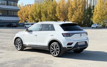 Volkswagen T-Roc I, 2023 год, 2 103 000 рублей, 3 фотография