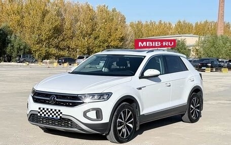 Volkswagen T-Roc I, 2023 год, 2 103 000 рублей, 2 фотография