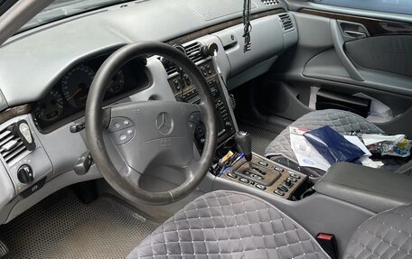 Mercedes-Benz E-Класс, 2000 год, 500 000 рублей, 6 фотография