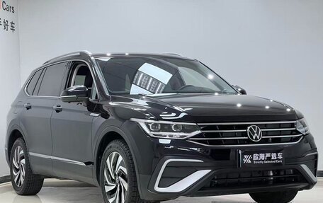 Volkswagen Tiguan II, 2023 год, 2 330 000 рублей, 3 фотография