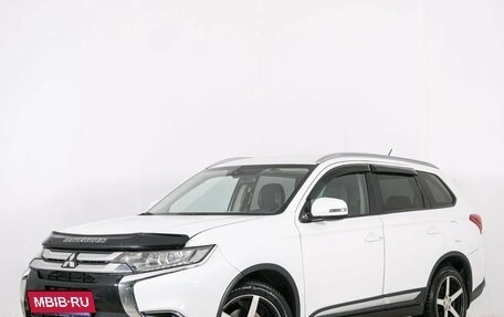 Mitsubishi Outlander III рестайлинг 3, 2015 год, 1 999 000 рублей, 4 фотография