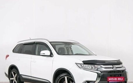 Mitsubishi Outlander III рестайлинг 3, 2015 год, 1 999 000 рублей, 2 фотография