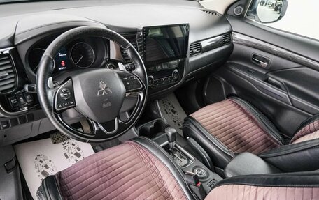 Mitsubishi Outlander III рестайлинг 3, 2015 год, 1 999 000 рублей, 9 фотография