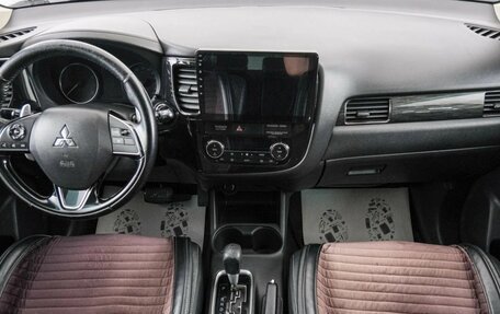 Mitsubishi Outlander III рестайлинг 3, 2015 год, 1 999 000 рублей, 11 фотография