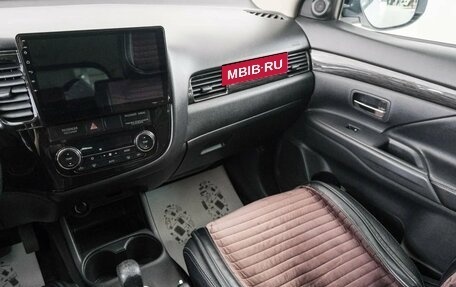 Mitsubishi Outlander III рестайлинг 3, 2015 год, 1 999 000 рублей, 12 фотография