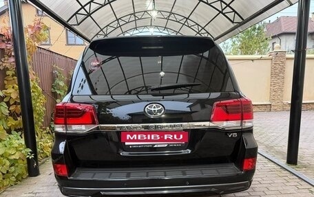 Toyota Land Cruiser 200, 2017 год, 5 650 000 рублей, 2 фотография