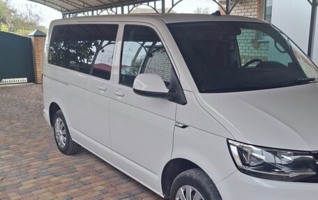 Volkswagen Caravelle T6 рестайлинг, 2018 год, 3 500 000 рублей, 2 фотография