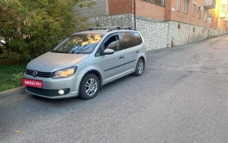 Volkswagen Touran III, 2012 год, 780 000 рублей, 3 фотография