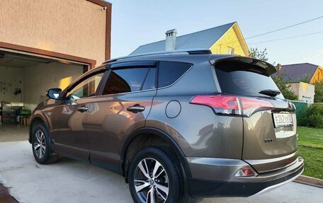 Toyota RAV4, 2017 год, 2 370 000 рублей, 2 фотография
