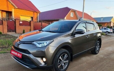 Toyota RAV4, 2017 год, 2 370 000 рублей, 3 фотография