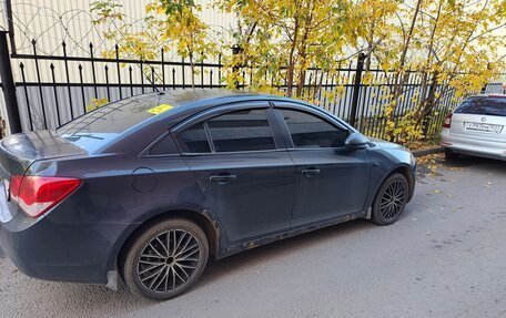 Chevrolet Cruze II, 2010 год, 500 000 рублей, 3 фотография