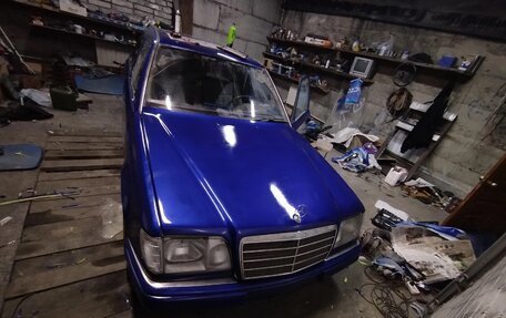 Mercedes-Benz E-Класс, 1995 год, 260 000 рублей, 1 фотография