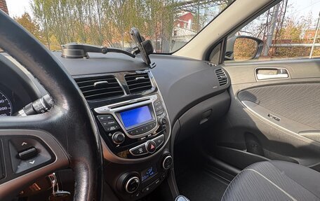 Hyundai Solaris II рестайлинг, 2015 год, 820 000 рублей, 5 фотография