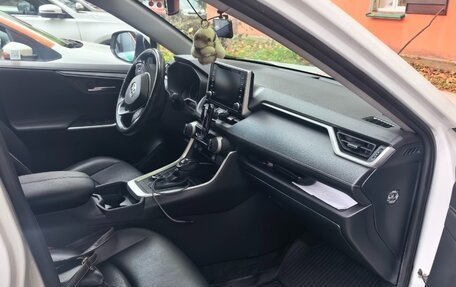 Toyota RAV4, 2021 год, 3 400 000 рублей, 9 фотография