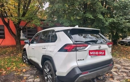 Toyota RAV4, 2021 год, 3 400 000 рублей, 8 фотография
