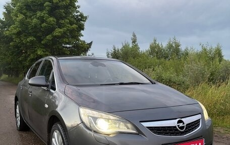 Opel Astra J, 2012 год, 740 000 рублей, 1 фотография