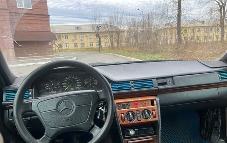 Mercedes-Benz E-Класс, 1995 год, 260 000 рублей, 5 фотография