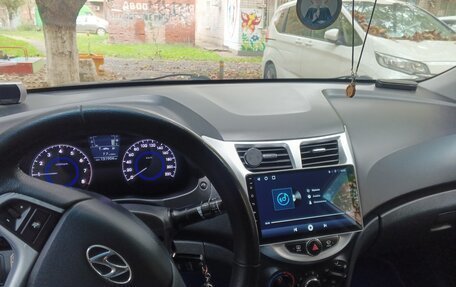 Hyundai Solaris II рестайлинг, 2012 год, 860 000 рублей, 1 фотография