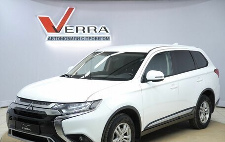 Mitsubishi Outlander III рестайлинг 3, 2019 год, 1 950 000 рублей, 1 фотография