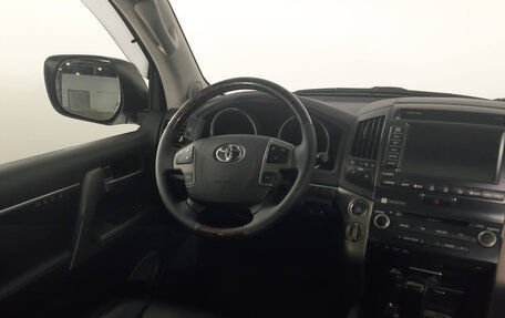 Toyota Land Cruiser 200, 2011 год, 3 000 000 рублей, 10 фотография