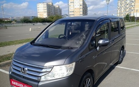 Honda Stepwgn IV рестайлинг, 2012 год, 1 880 000 рублей, 2 фотография