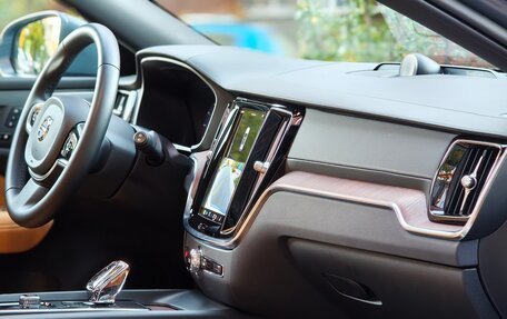 Volvo V60 Cross Country II, 2022 год, 5 600 000 рублей, 6 фотография
