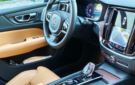 Volvo V60 Cross Country II, 2022 год, 5 600 000 рублей, 9 фотография