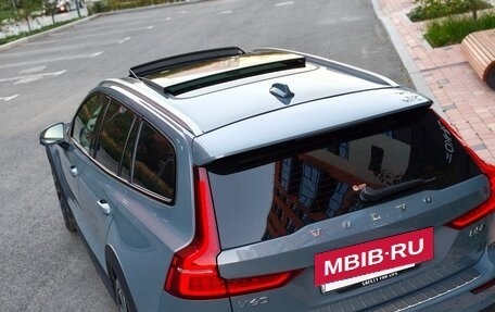 Volvo V60 Cross Country II, 2022 год, 5 600 000 рублей, 4 фотография