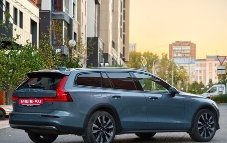 Volvo V60 Cross Country II, 2022 год, 5 600 000 рублей, 15 фотография