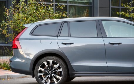 Volvo V60 Cross Country II, 2022 год, 5 600 000 рублей, 18 фотография