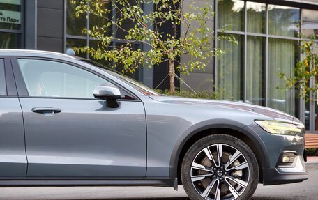 Volvo V60 Cross Country II, 2022 год, 5 600 000 рублей, 17 фотография