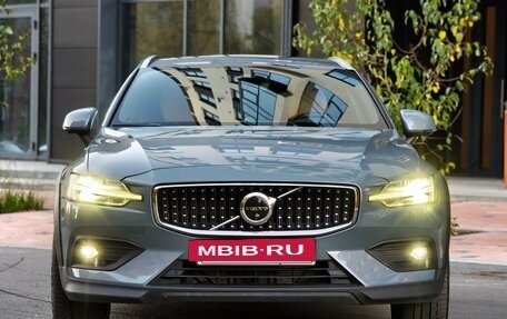Volvo V60 Cross Country II, 2022 год, 5 600 000 рублей, 16 фотография
