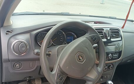 Renault Logan II, 2015 год, 700 000 рублей, 3 фотография