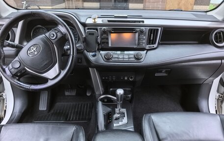 Toyota RAV4, 2016 год, 2 800 000 рублей, 12 фотография