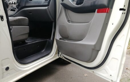 Hyundai Grand Starex Grand Starex I рестайлинг 2, 2011 год, 1 499 000 рублей, 16 фотография