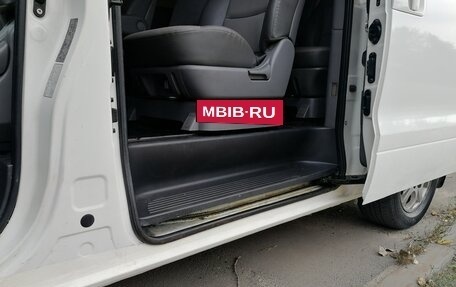 Hyundai Grand Starex Grand Starex I рестайлинг 2, 2011 год, 1 499 000 рублей, 9 фотография
