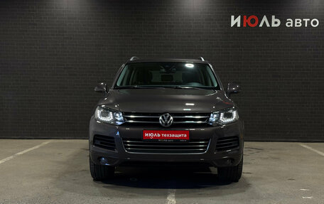 Volkswagen Touareg III, 2011 год, 2 349 000 рублей, 2 фотография