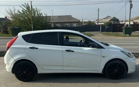 Hyundai Solaris II рестайлинг, 2013 год, 600 000 рублей, 3 фотография
