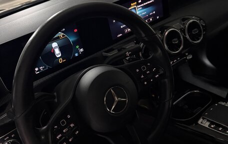 Mercedes-Benz CLA, 2019 год, 3 100 000 рублей, 26 фотография