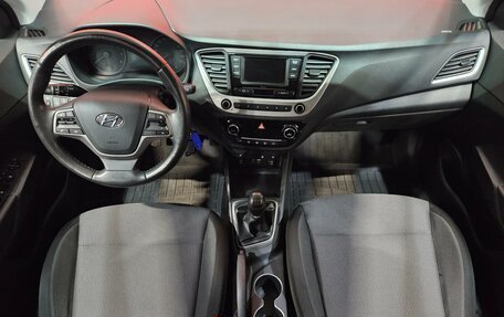 Hyundai Solaris II рестайлинг, 2017 год, 1 049 000 рублей, 9 фотография