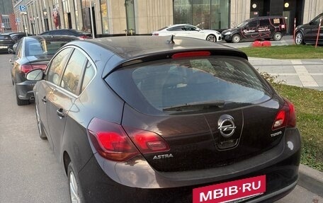 Opel Astra J, 2014 год, 980 000 рублей, 2 фотография