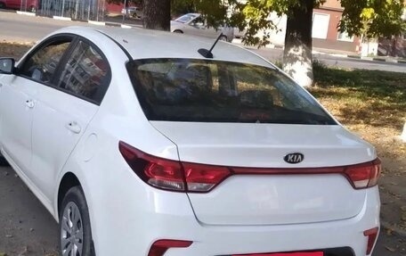 KIA Rio IV, 2018 год, 1 300 000 рублей, 3 фотография