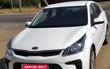 KIA Rio IV, 2018 год, 1 300 000 рублей, 4 фотография
