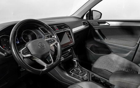 Volkswagen Tiguan II, 2021 год, 2 600 000 рублей, 9 фотография